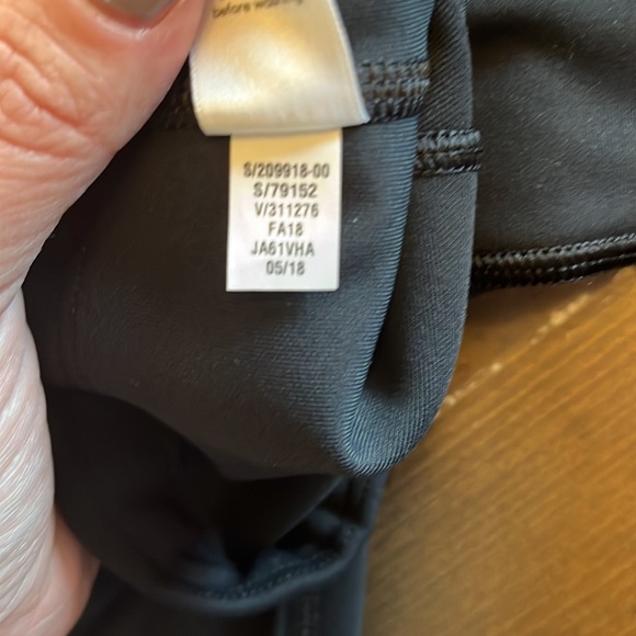 Athleta All In High Rise Capri Black size s - Picture 4 of 5